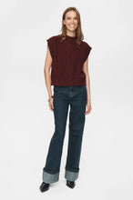 Numph NuCaly Vest - Winetasting