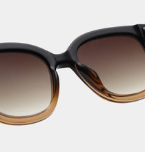 A.Kjærbede Billy Sunglasses - Black/Brown Transparent