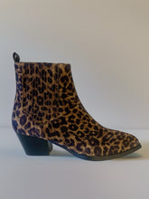 Donna Lei Sophie Boot - Leopard Suede