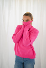 TWNS The Label Greeley Turtleneck Jumper - Neon Pink
