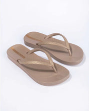 Ipanema Anatomic Mesh X Flip Flops - Beige/Gold